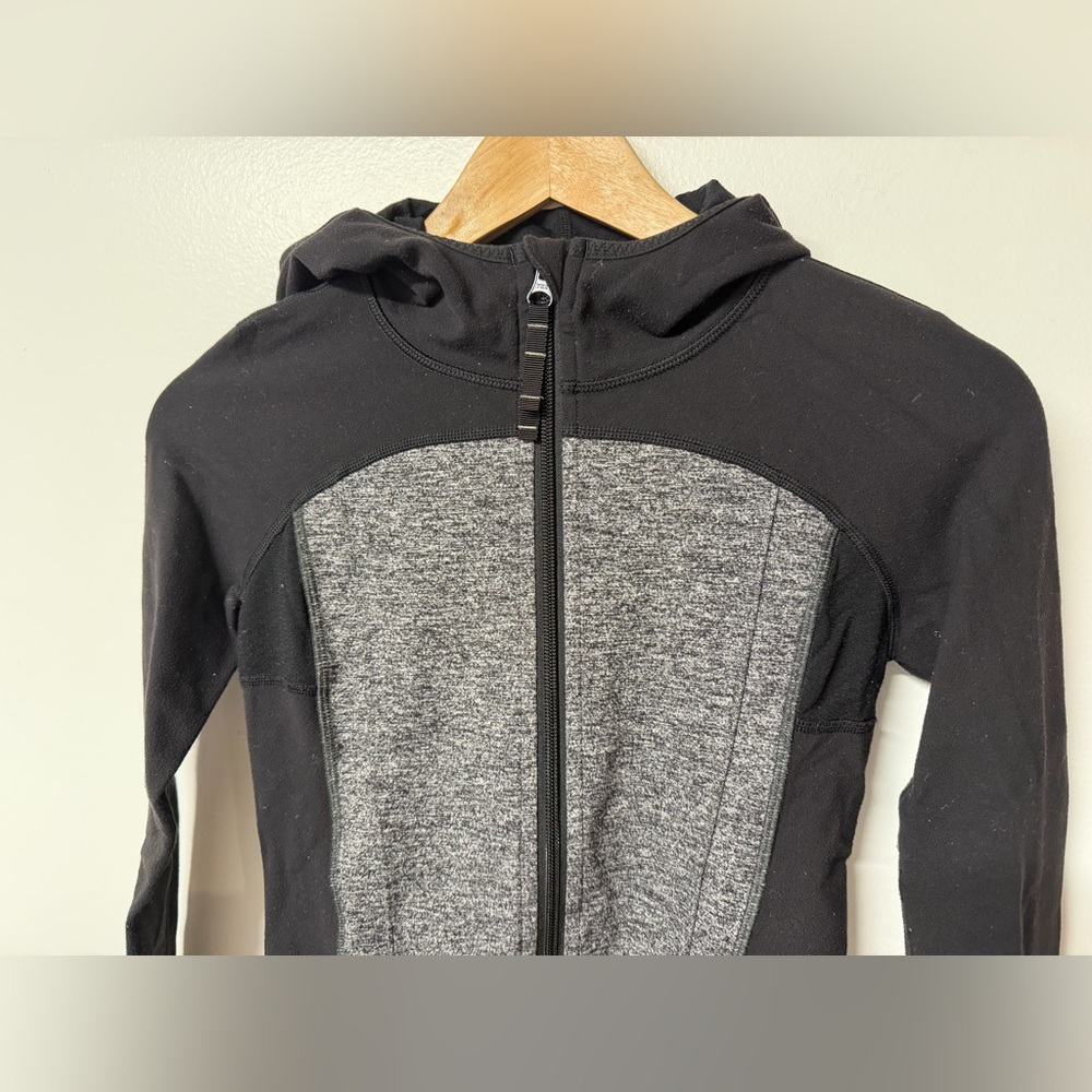 Ivivva by Lululemon Girls Full Zip Hoodie
Athletic Jacket Size 10 - Picture 2 of 4